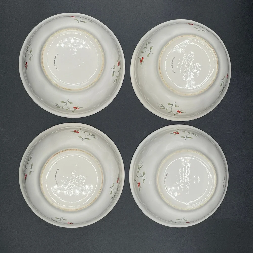 Pfaltzgraff Winterberry Cereal Soup Bowls Set of 4 White Green Rim Holly USA EUC